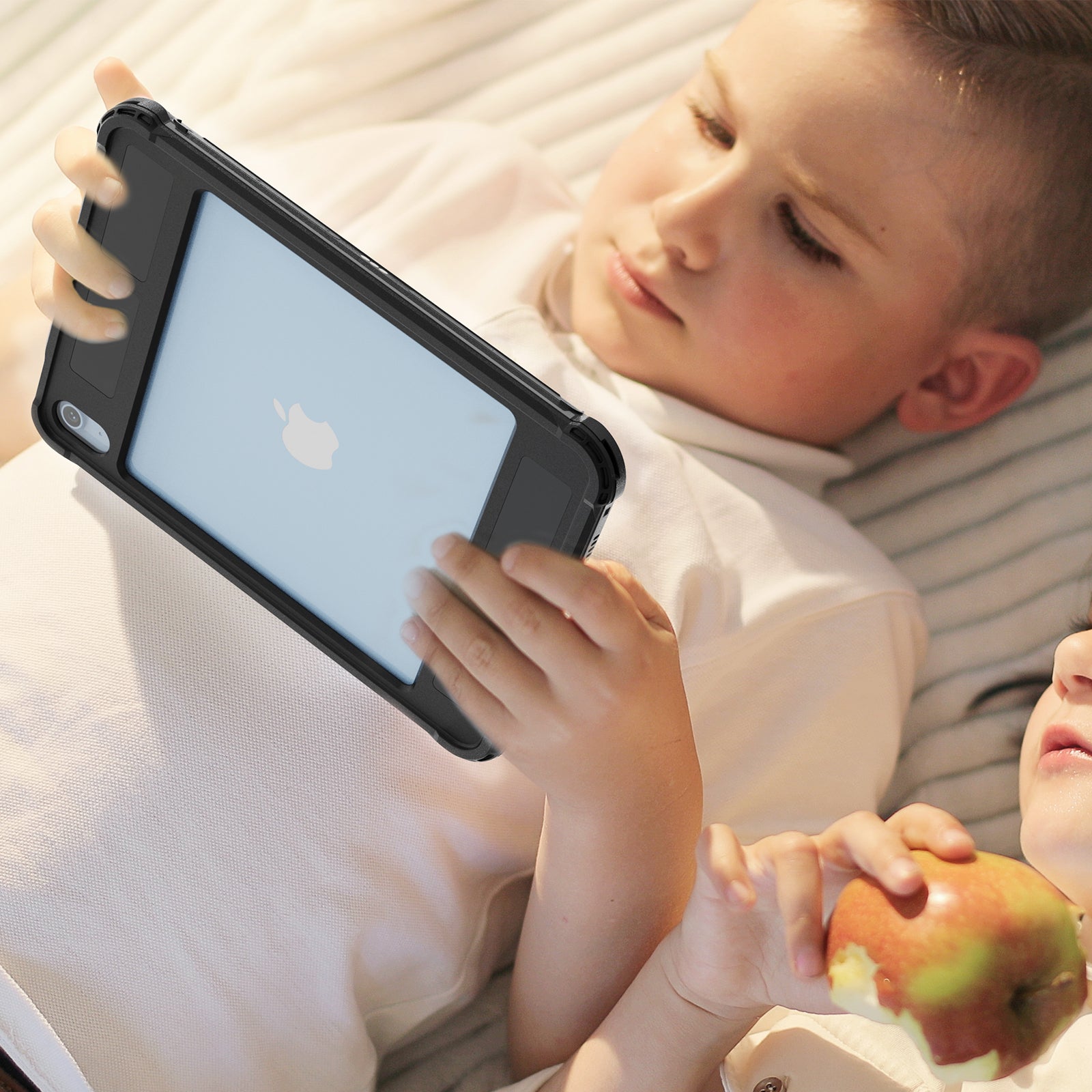 burst-slim-clear-ipad-10-waterproof-case_4