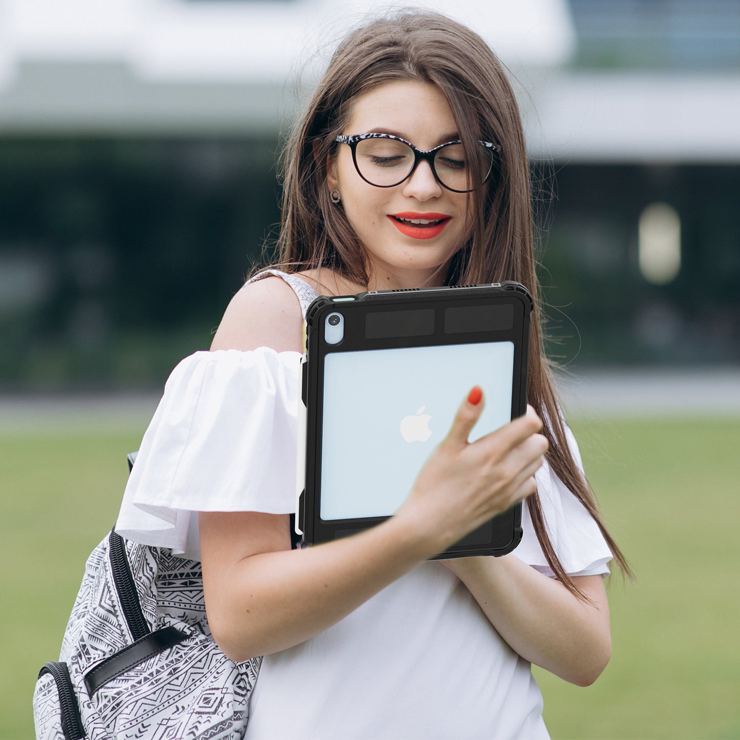 burst-slim-clear-ipad-12-waterproof-case_3