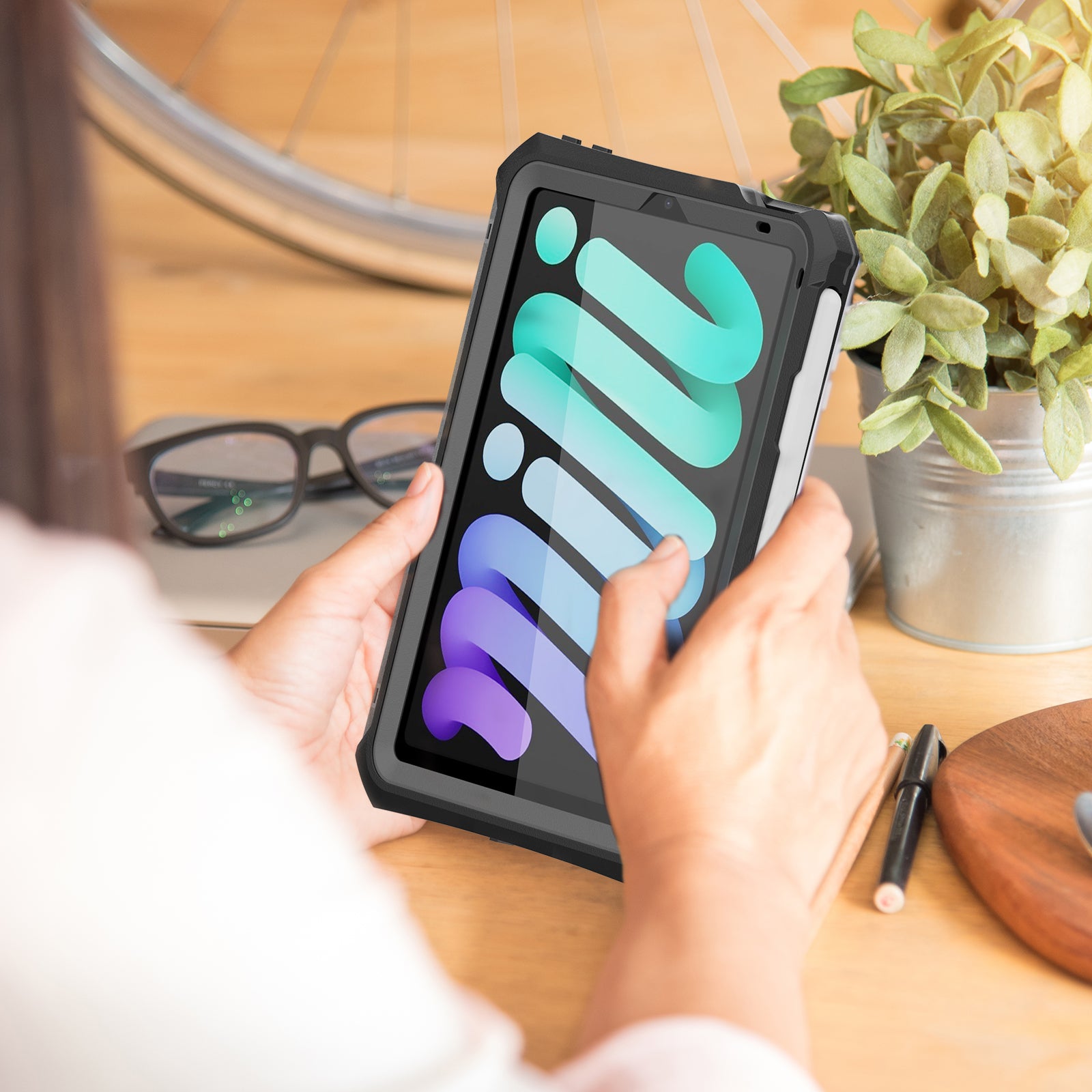 dot-clear-under-water-6-6ft-ipad-mini-6-waterproof-cover_10