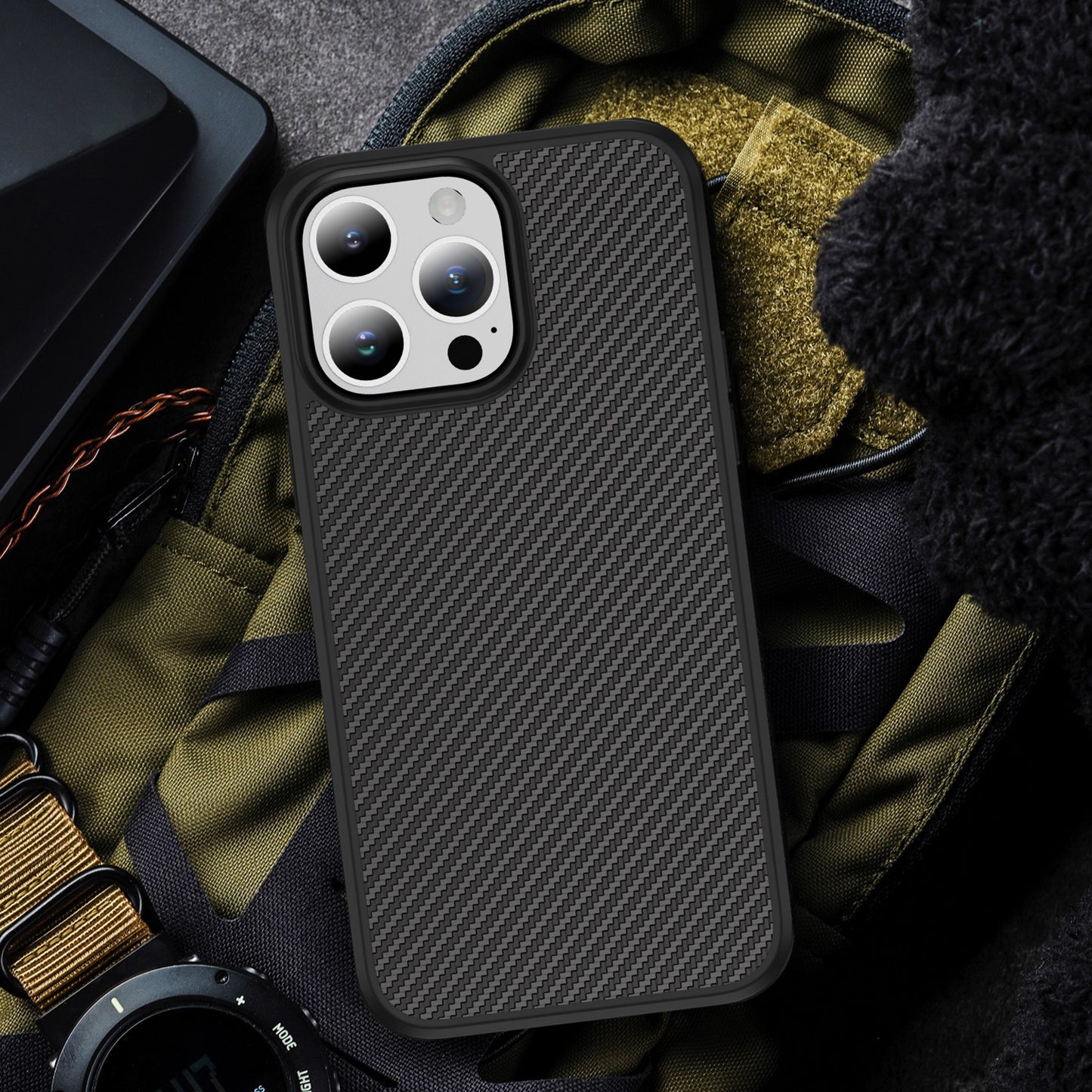 hawkeye-acrylic-tpu-combo-iphone-14-pro-carbon-fiber-case_12