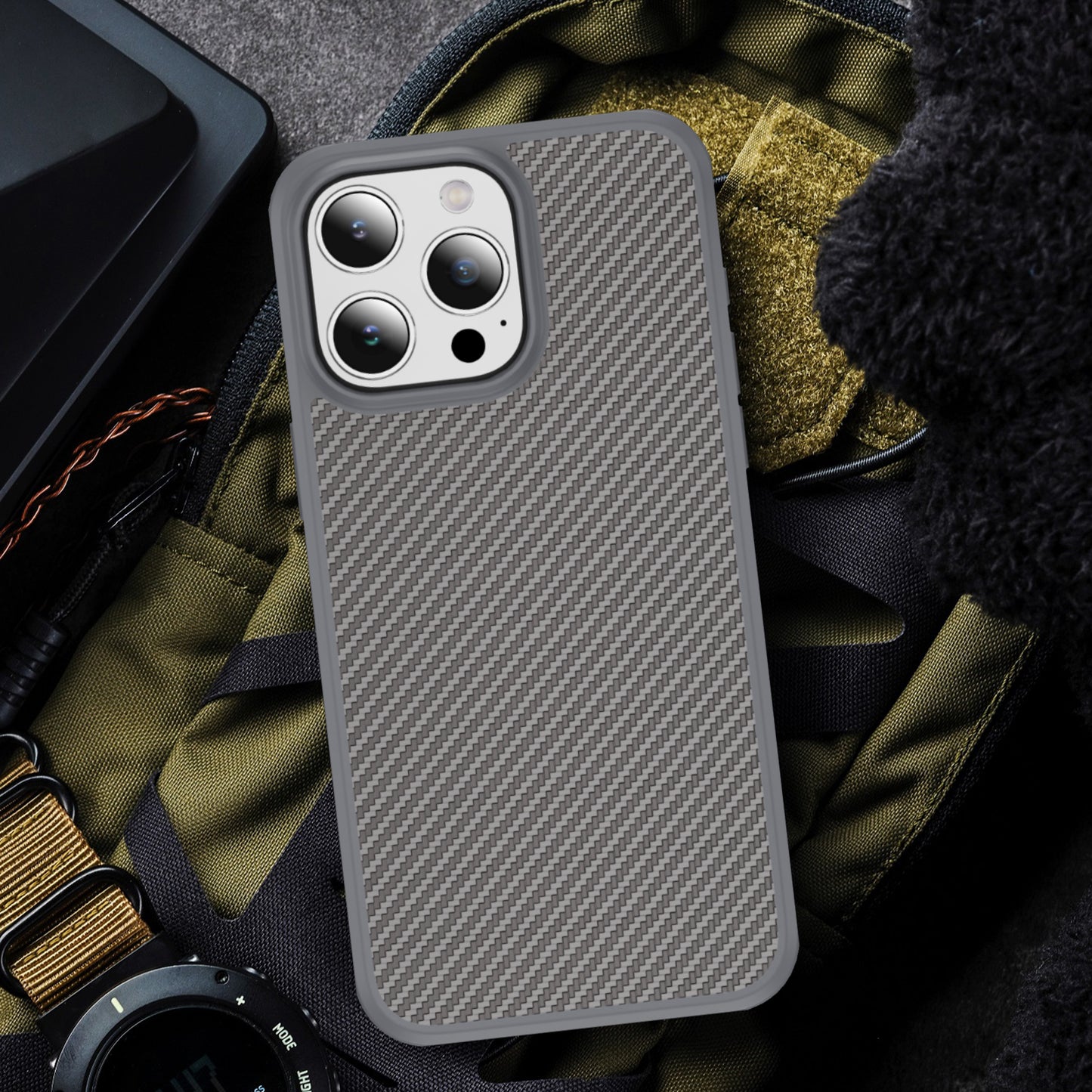 hawkeye-acrylic-tpu-combo-iphone-15-pro-carbon-fiber-case_9