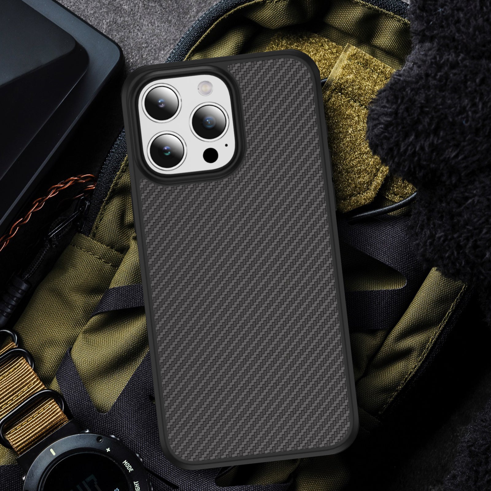 hawkeye-acrylic-tpu-combo-iphone-15-pro-max-carbon-fiber-case_9