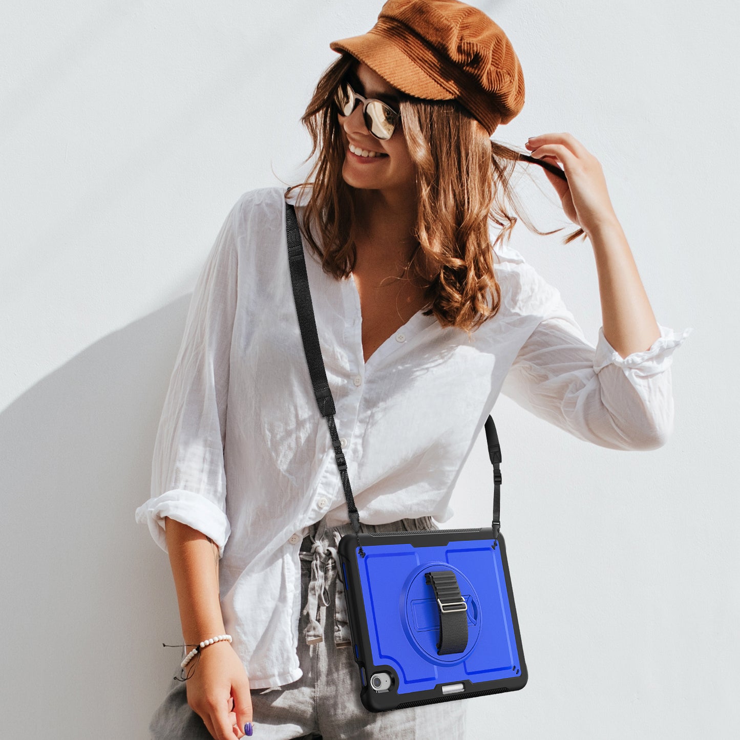 honeycomb-rotating-stand-ipad-air-5-case-with-hand-strap_5