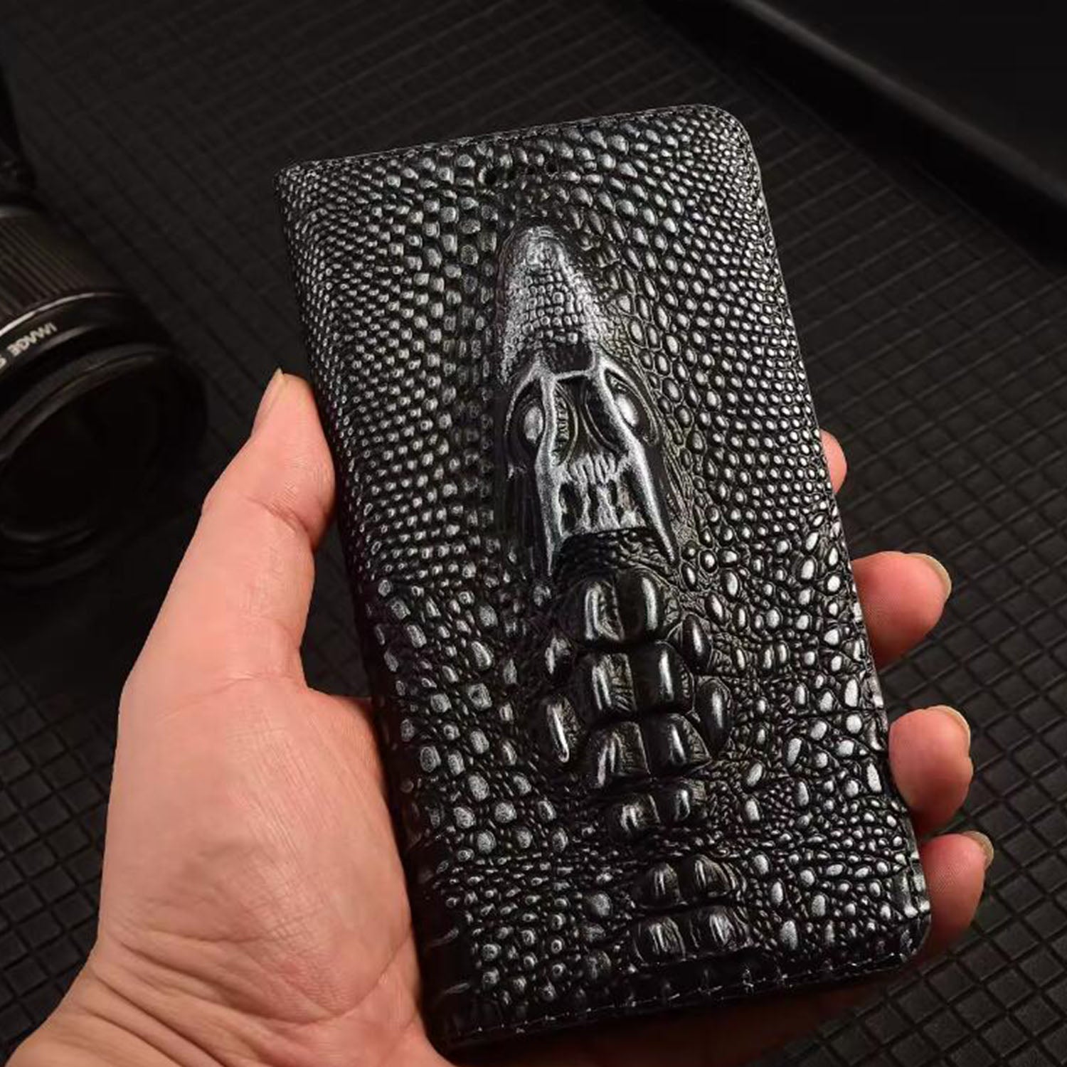 luxury-3d-alligator-head-iphone-17-pro-genuine-leather-case-4